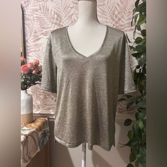 Pilcro Metallic Deep V-Neck Tee Size M - Picture 3 of 7